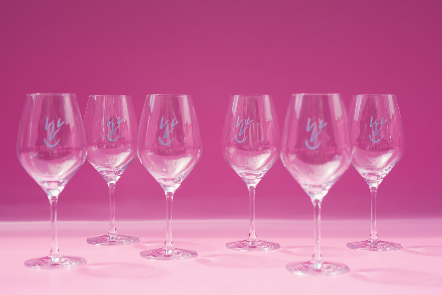 Verres à vin de couleur bleue - ramassage uniquement